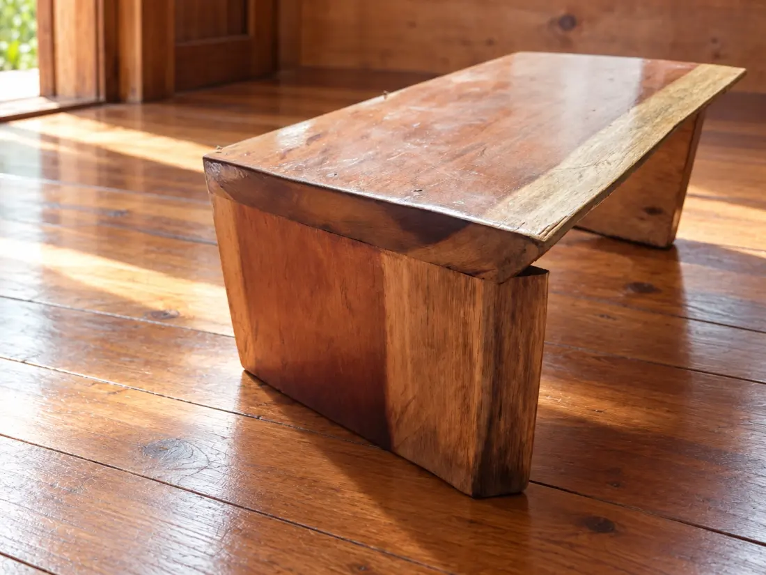 Descansapiés de madera — imagen 3