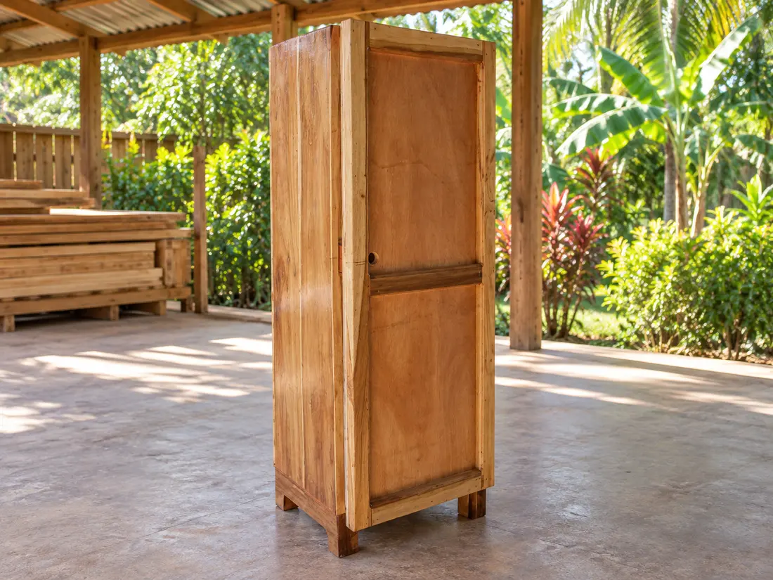 Armario vertical de madera — imagen 3